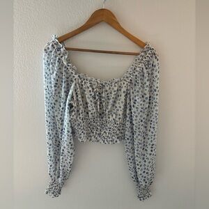 Coastal and Airy Ruched Cropped Blue and White Floral Women's Top in size small
